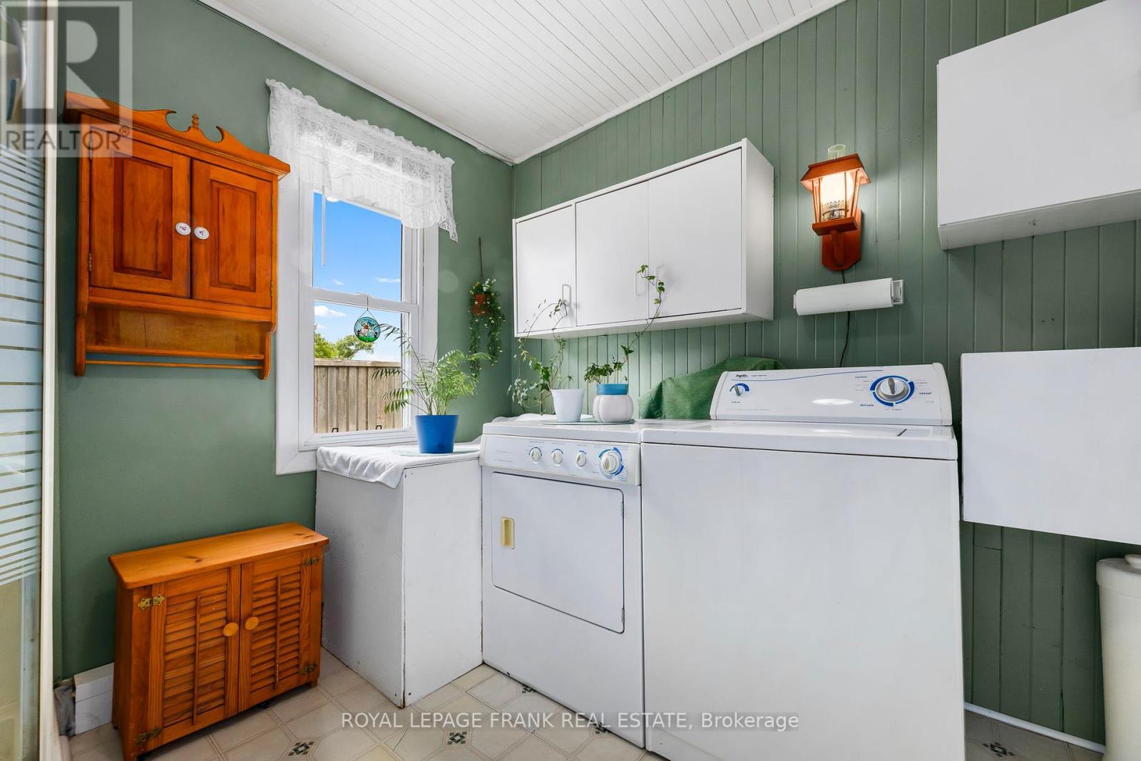 












8 ANGLE STREET

,
Scugog,




Ontario
L0B1E0

