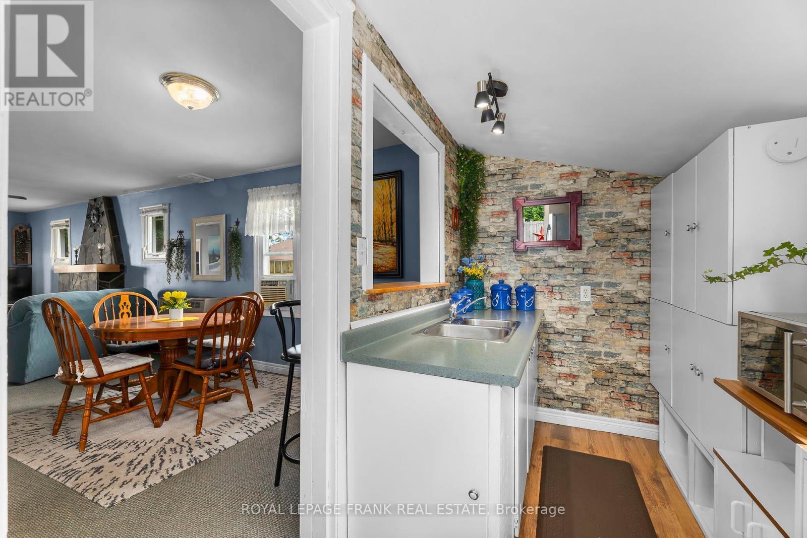 












8 ANGLE STREET

,
Scugog,




Ontario
L0B1E0

