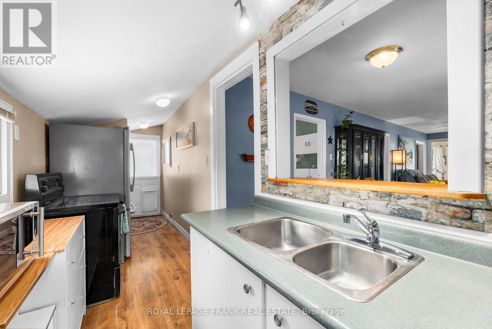 












8 ANGLE STREET

,
Scugog,




Ontario
L0B1E0

