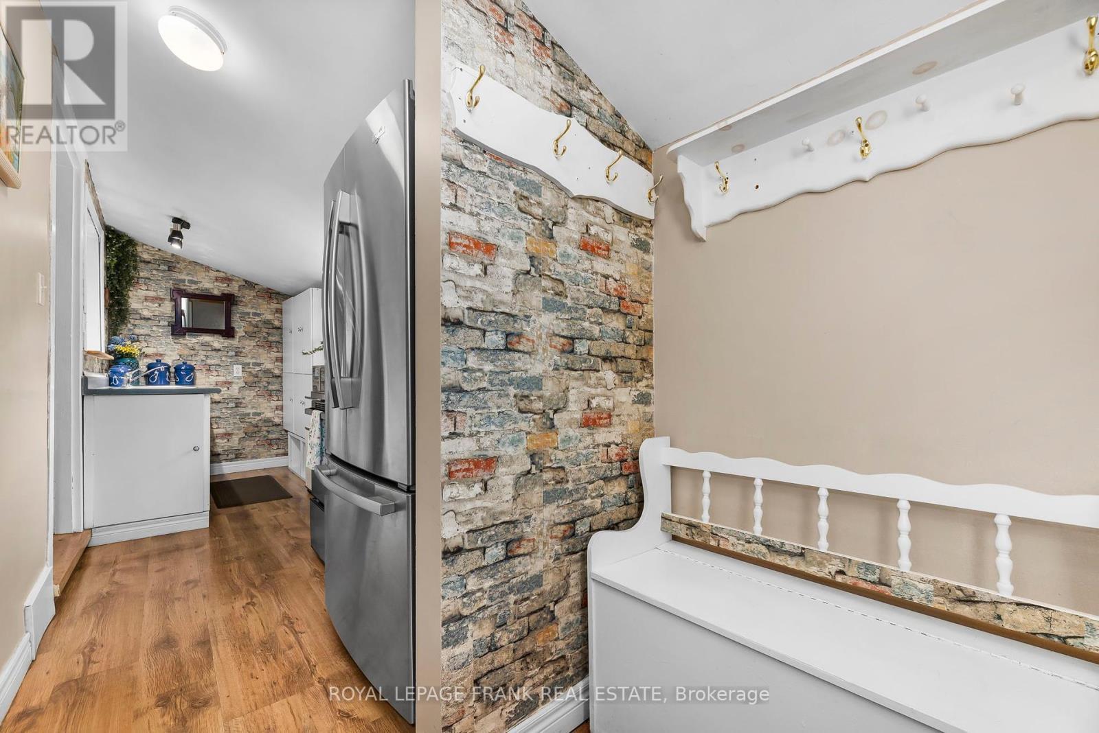 












8 ANGLE STREET

,
Scugog,




Ontario
L0B1E0

