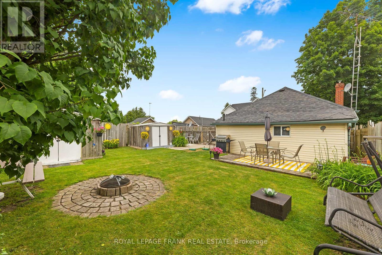 












8 ANGLE STREET

,
Scugog,




Ontario
L0B1E0

