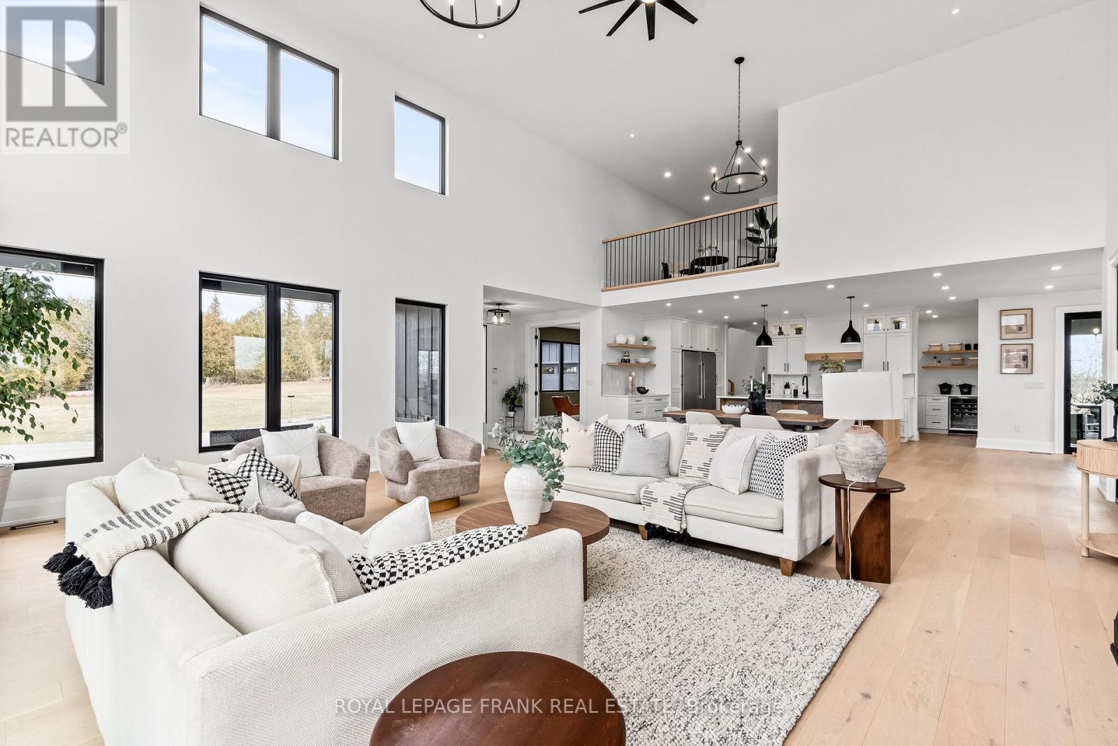 












27 MORTON LINE

,
Cavan Monaghan (Cavan Twp),




Ontario
L0A1C0

