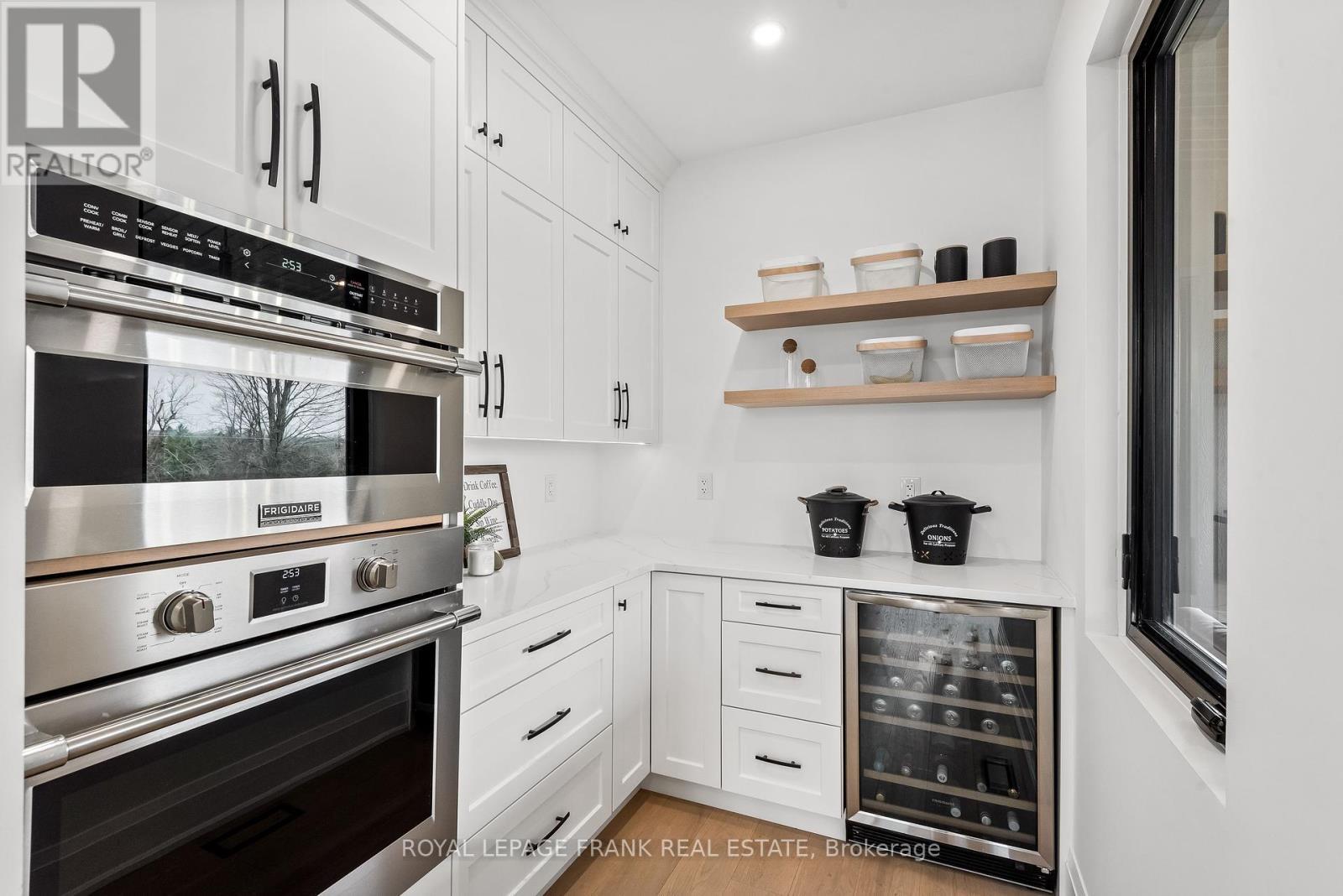 












27 MORTON LINE

,
Cavan Monaghan (Cavan Twp),




Ontario
L0A1C0

