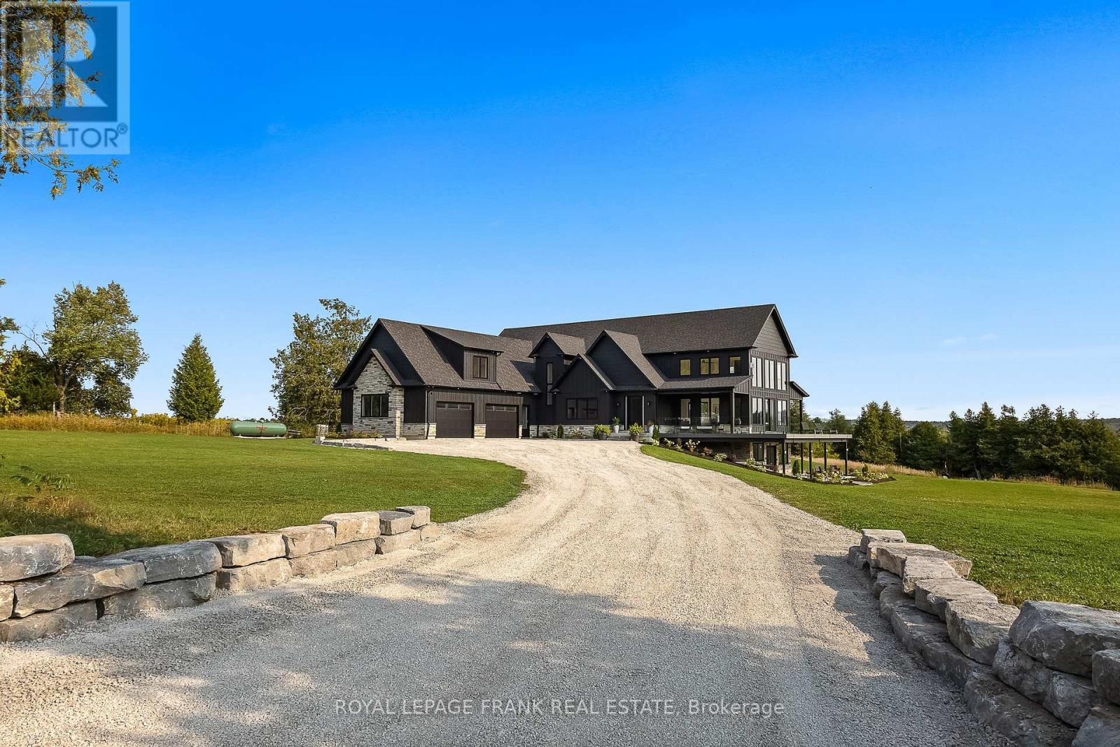 












27 MORTON LINE

,
Cavan Monaghan (Cavan Twp),




Ontario
L0A1C0


