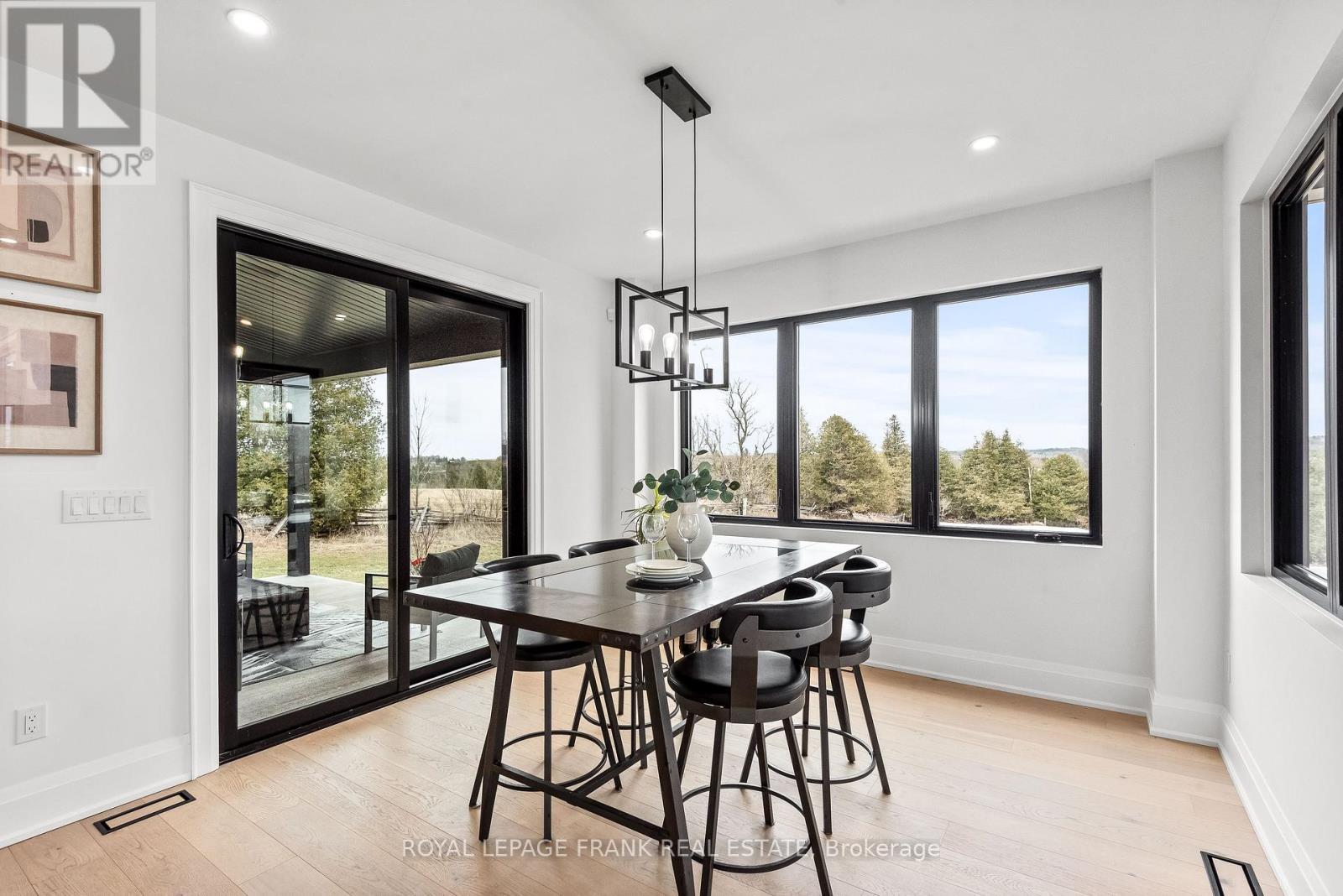 












27 MORTON LINE

,
Cavan Monaghan (Cavan Twp),




Ontario
L0A1C0

