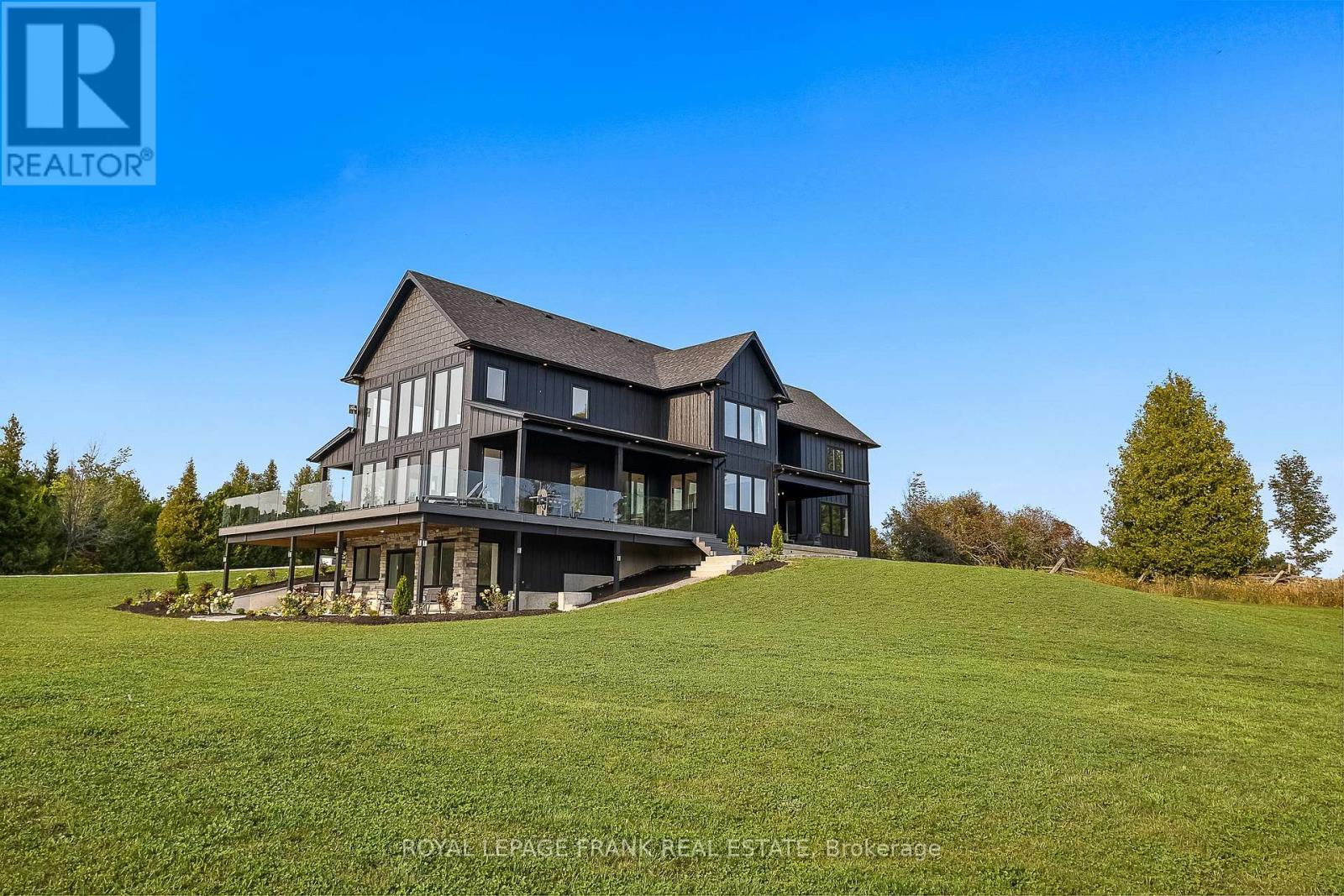 












27 MORTON LINE

,
Cavan Monaghan (Cavan Twp),




Ontario
L0A1C0

