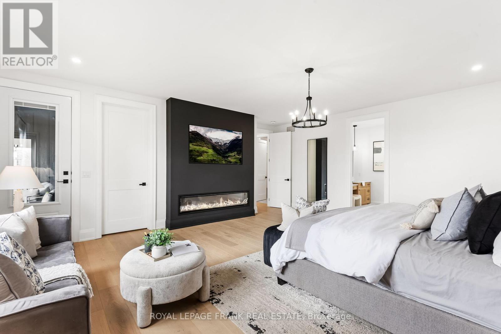 












27 MORTON LINE

,
Cavan Monaghan (Cavan Twp),




Ontario
L0A1C0


