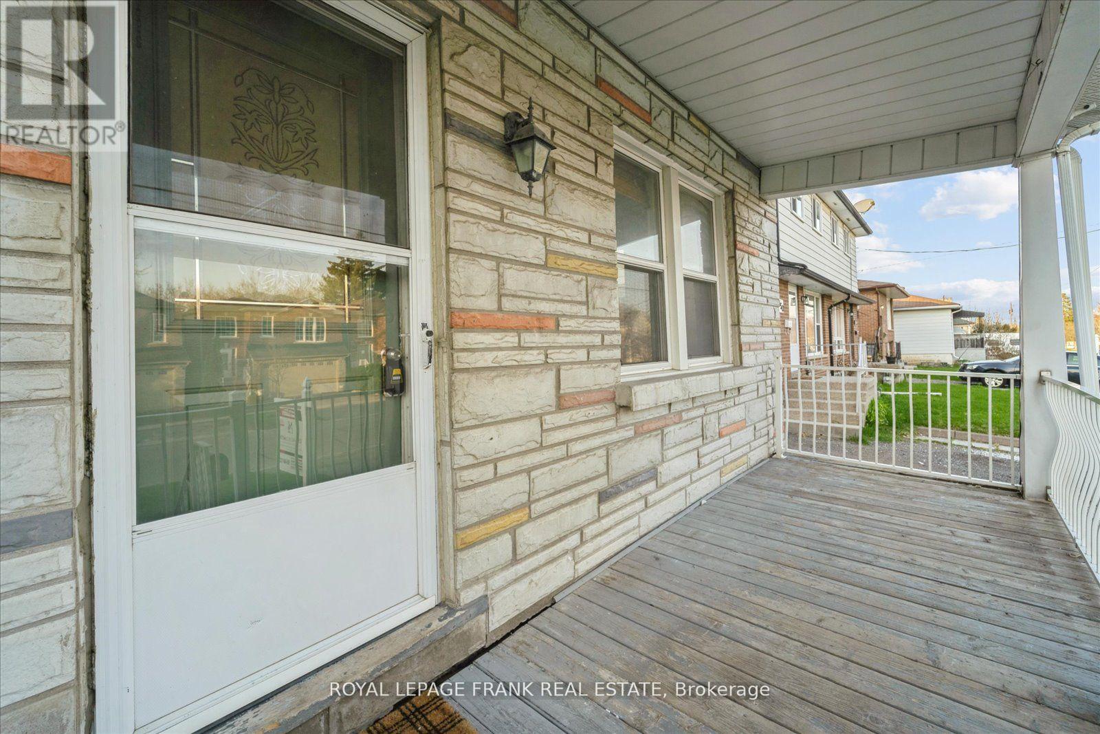 












352 PINE AVENUE

,
Oshawa (Vanier),




Ontario
L1J2H4

