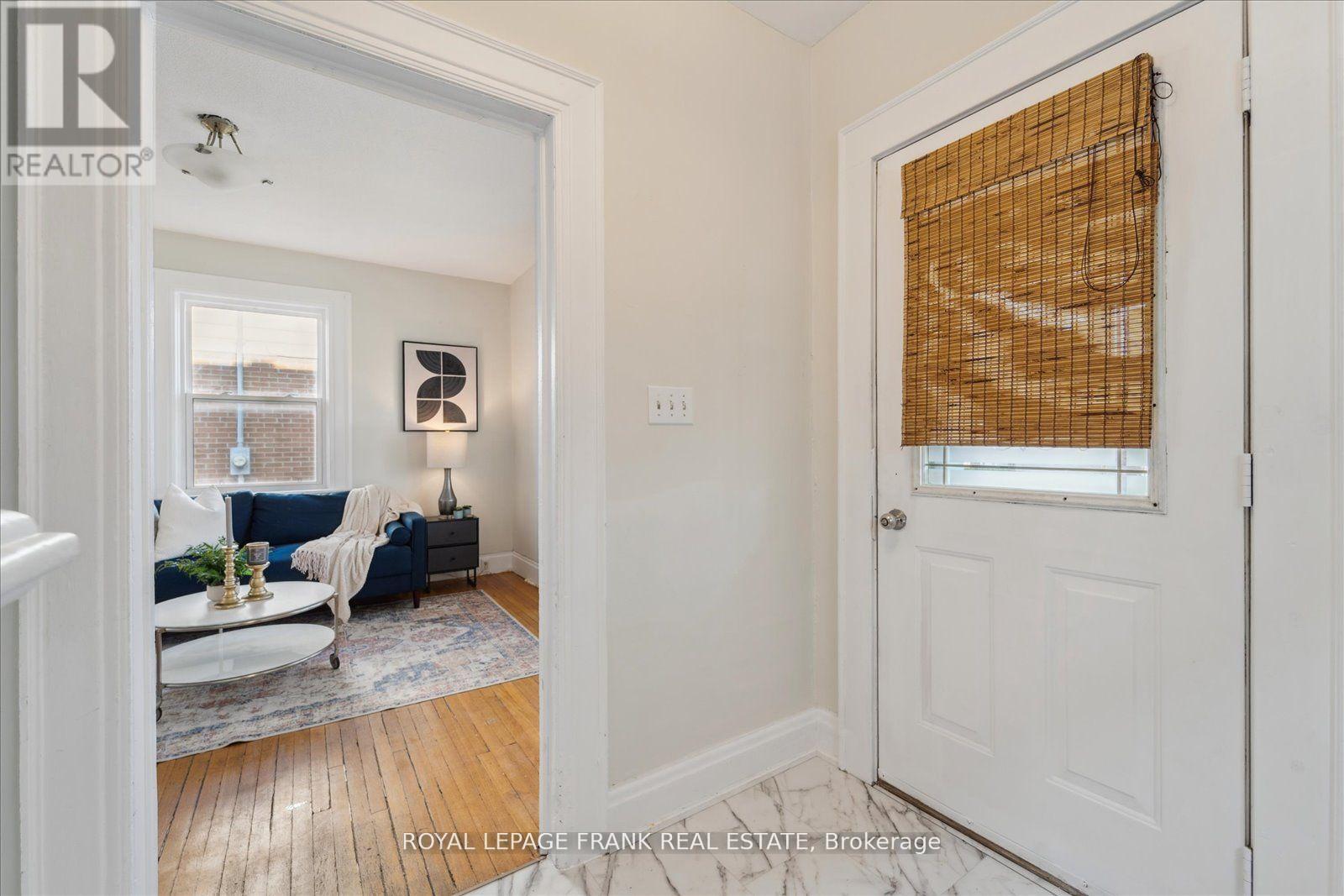 












352 PINE AVENUE

,
Oshawa (Vanier),




Ontario
L1J2H4

