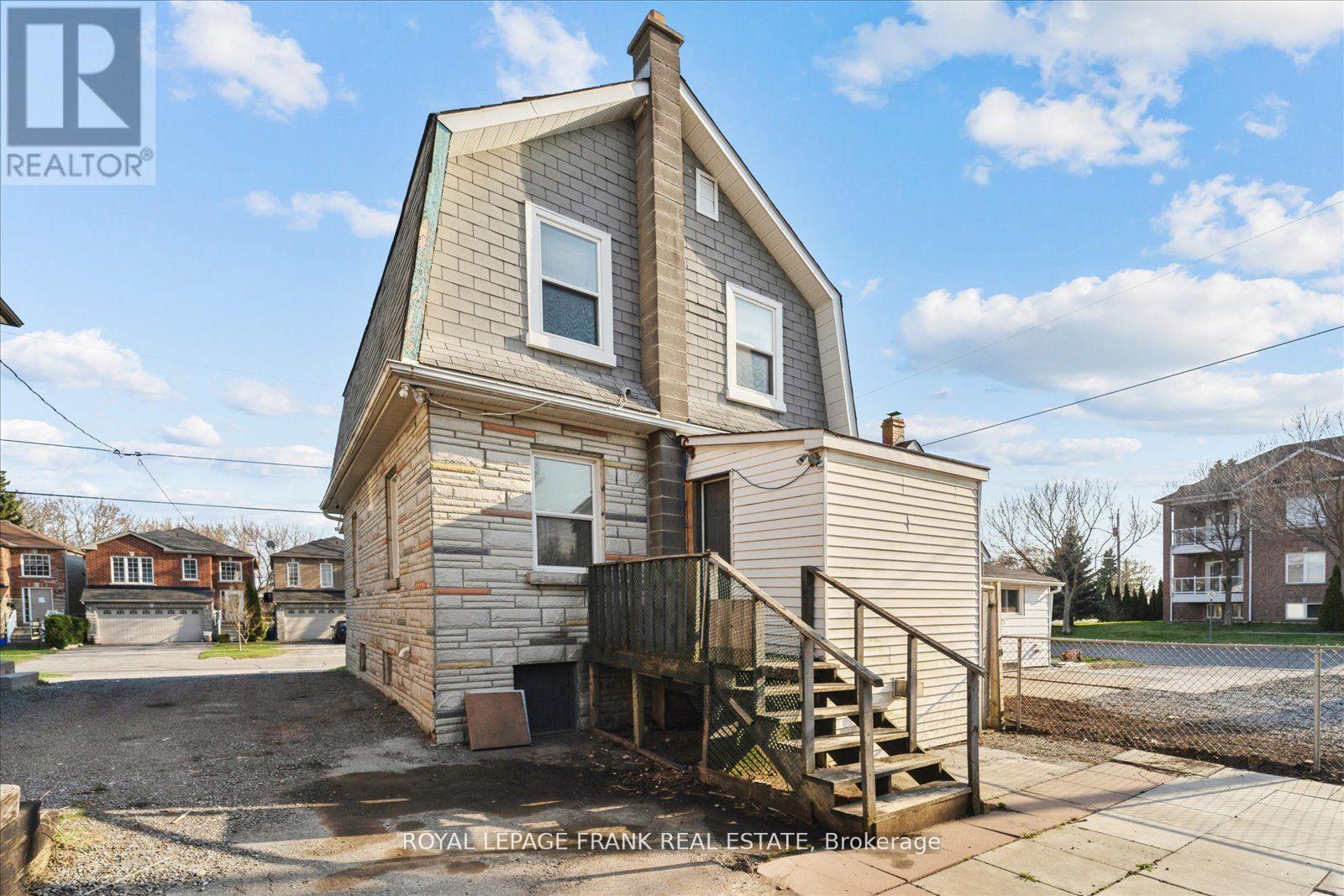 












352 PINE AVENUE

,
Oshawa (Vanier),




Ontario
L1J2H4

