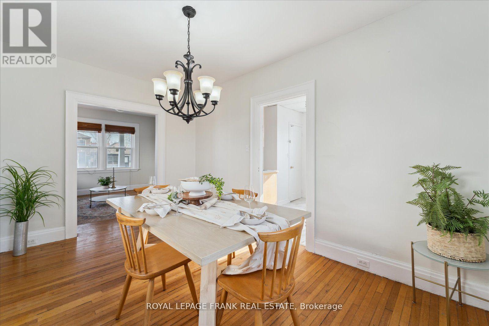 












352 PINE AVENUE

,
Oshawa (Vanier),




Ontario
L1J2H4

