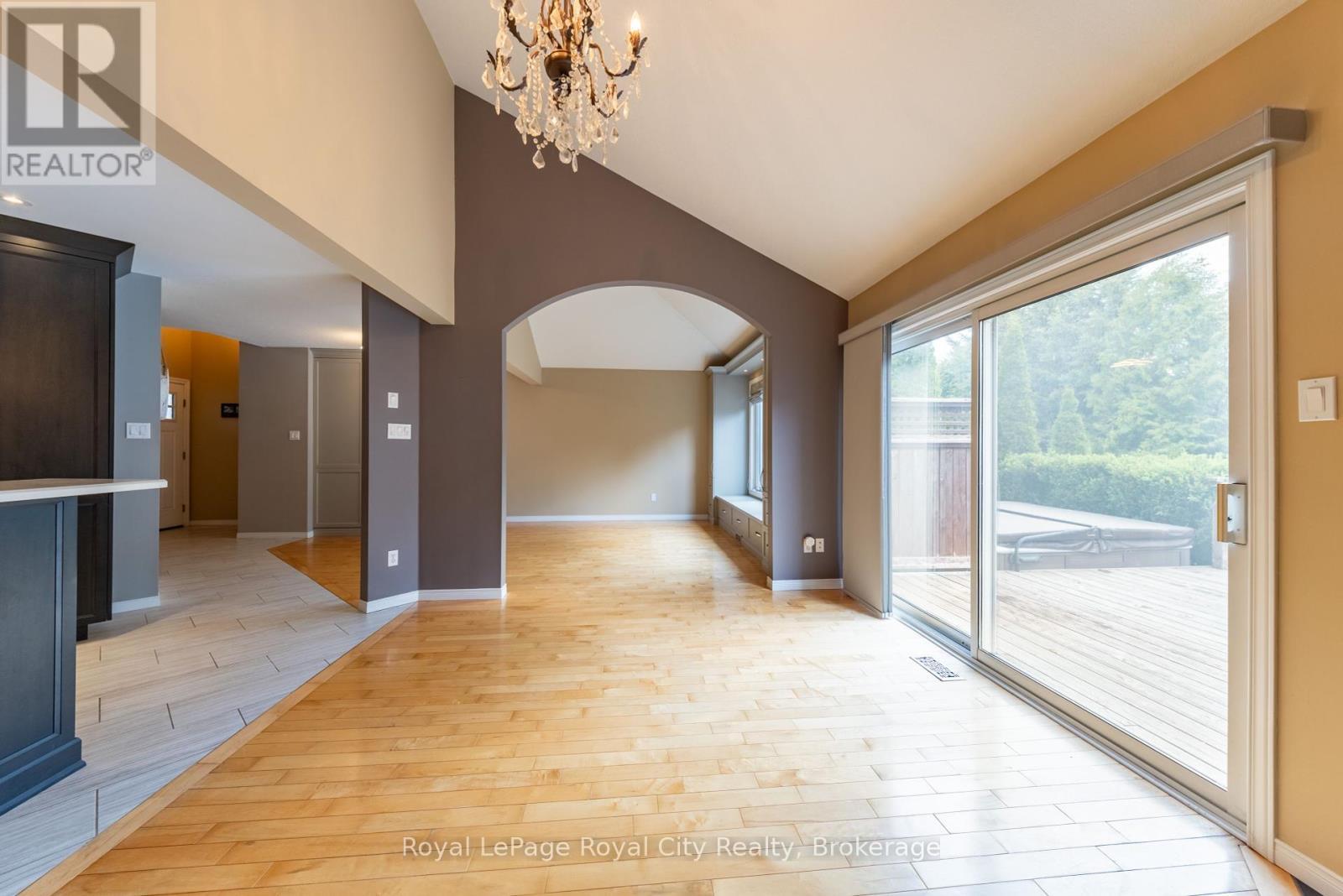 












12 BURKE COURT

,
Guelph (Pineridge/Westminster Woods),




Ontario
N1L1J2

