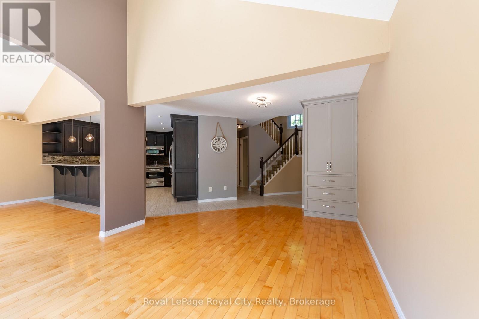 












12 BURKE COURT

,
Guelph (Pineridge/Westminster Woods),




Ontario
N1L1J2

