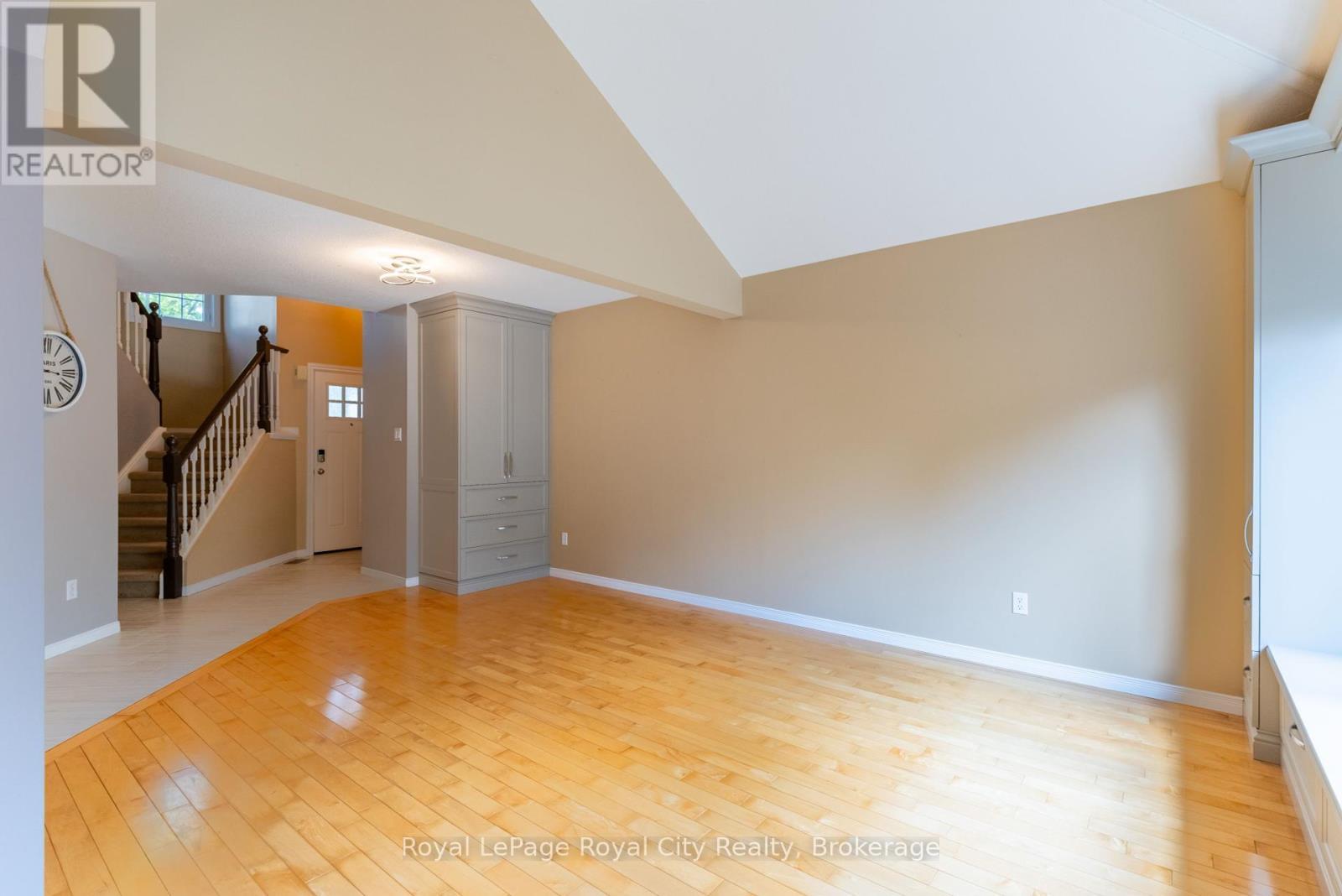 












12 BURKE COURT

,
Guelph (Pineridge/Westminster Woods),




Ontario
N1L1J2

