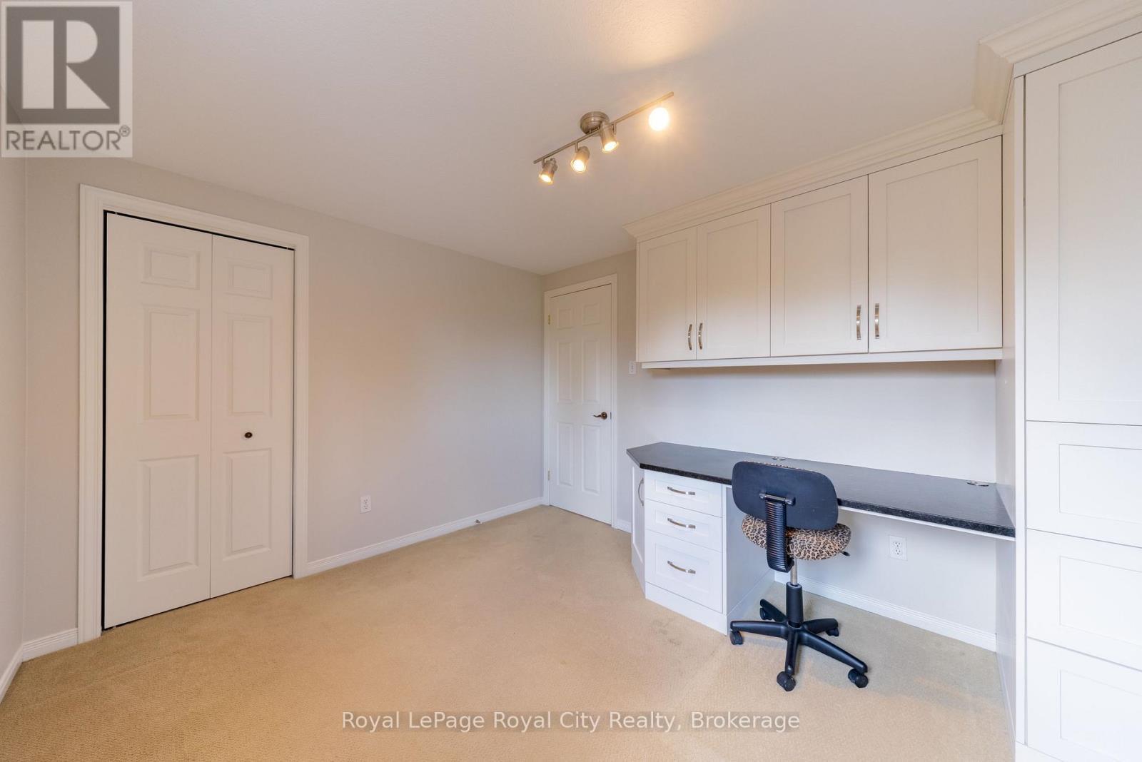 












12 BURKE COURT

,
Guelph (Pineridge/Westminster Woods),




Ontario
N1L1J2


