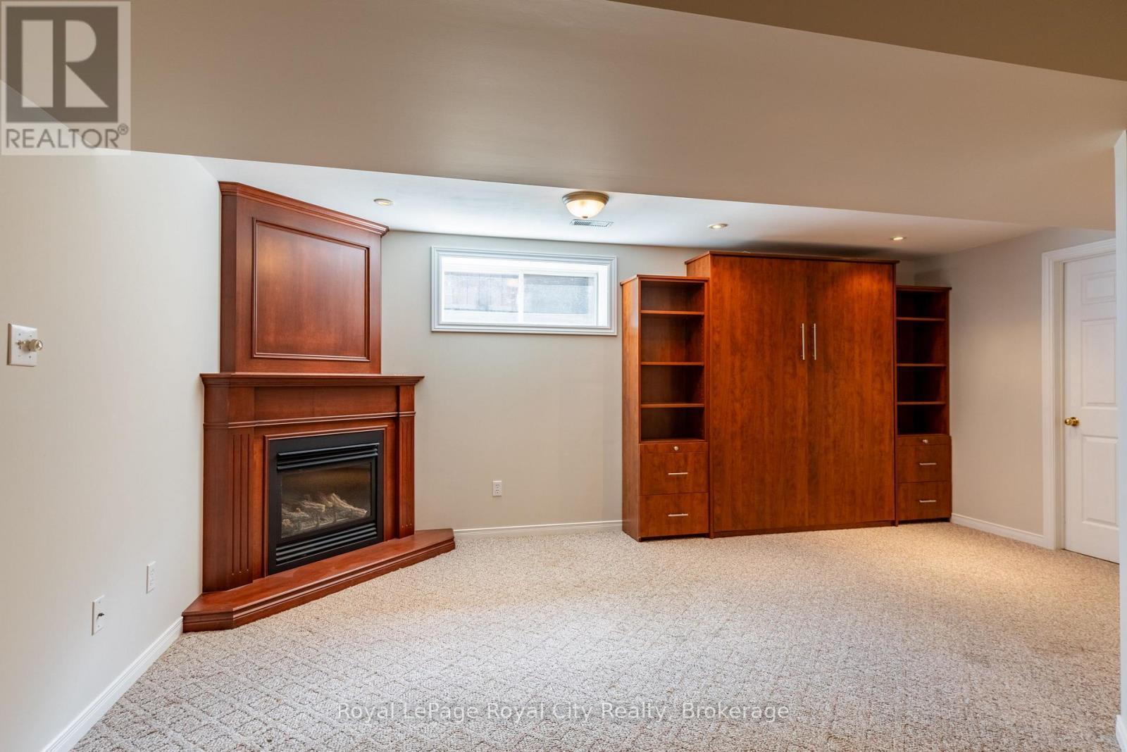 












12 BURKE COURT

,
Guelph (Pineridge/Westminster Woods),




Ontario
N1L1J2

