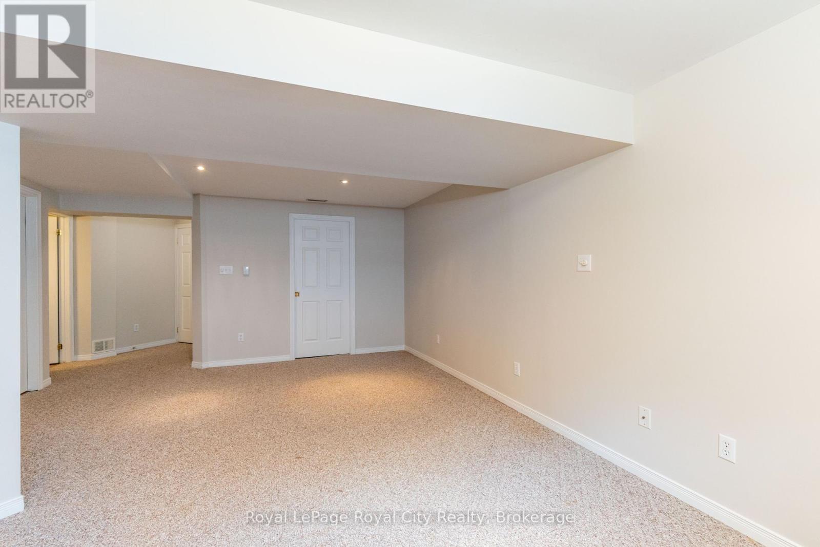 












12 BURKE COURT

,
Guelph (Pineridge/Westminster Woods),




Ontario
N1L1J2

