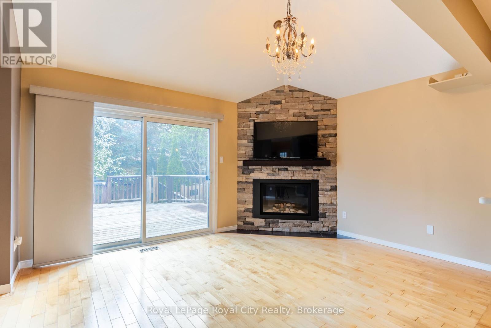 












12 BURKE COURT

,
Guelph (Pineridge/Westminster Woods),




Ontario
N1L1J2

