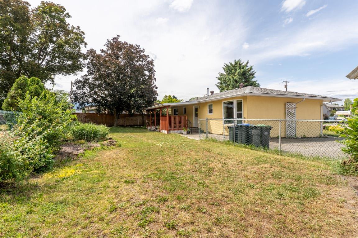 









405


Macaden

Court,
Kelowna,




BC
V1X 2V1

