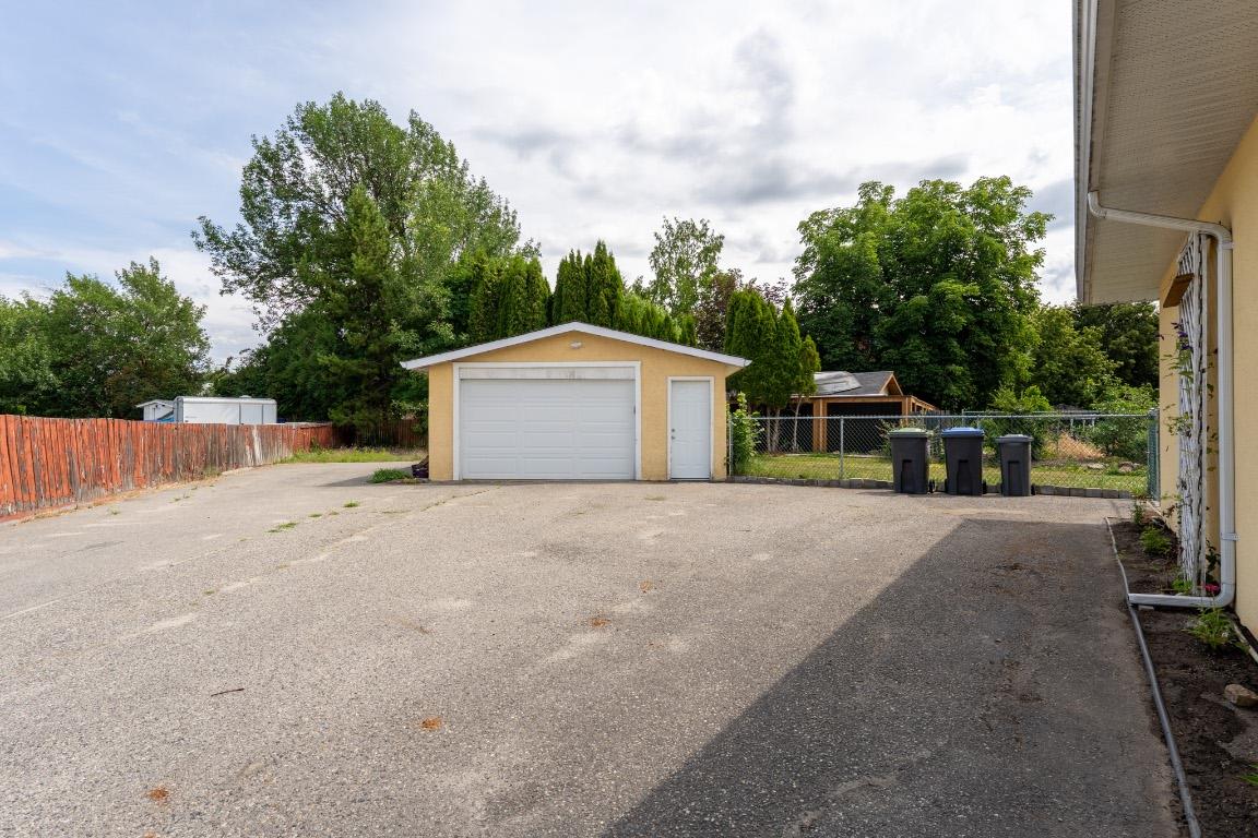 









405


Macaden

Court,
Kelowna,




BC
V1X 2V1

