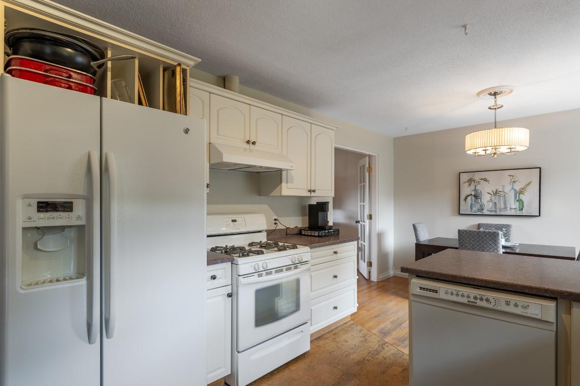 









405


Macaden

Court,
Kelowna,




BC
V1X 2V1

