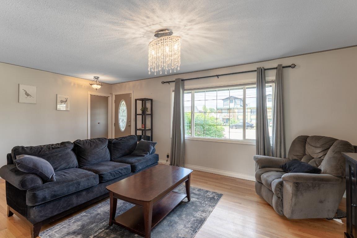 









405


Macaden

Court,
Kelowna,




BC
V1X 2V1

