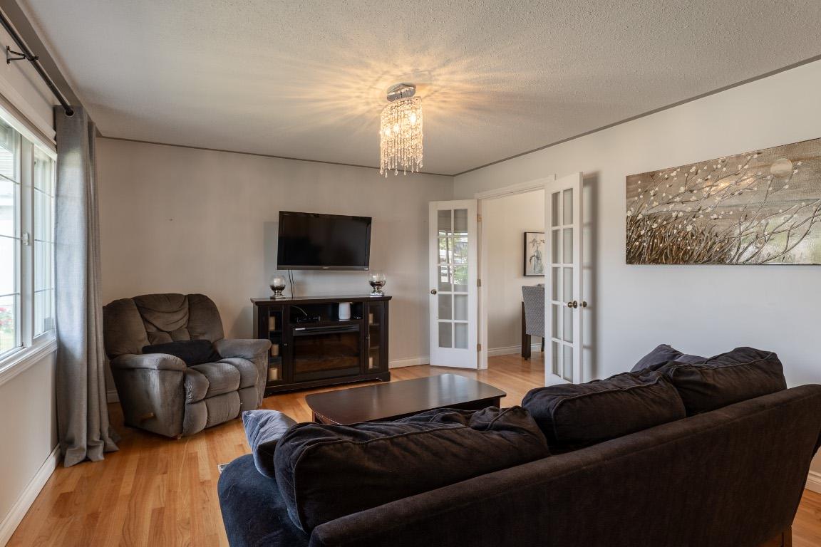 









405


Macaden

Court,
Kelowna,




BC
V1X 2V1

