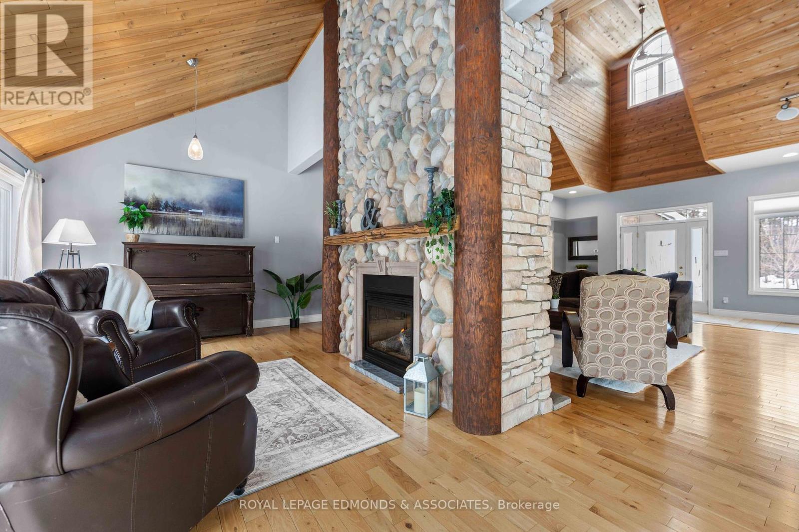 












50 BLUE DANUBE WAY

,
Laurentian Valley,




Ontario
K8A6W2

