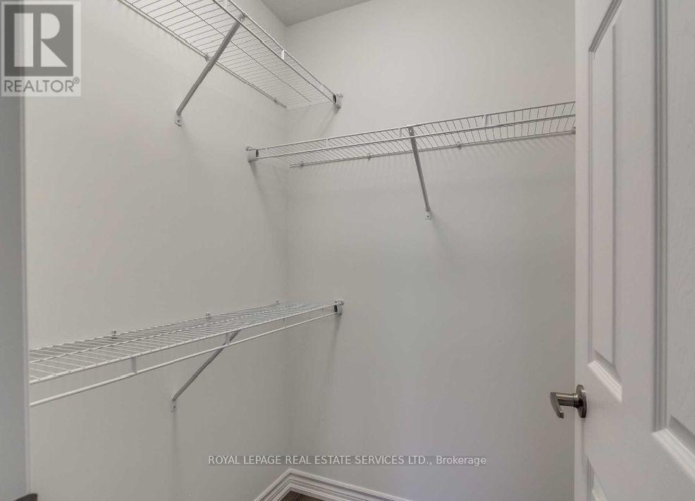 












998 BALSAM COURT

,
Milton,




Ontario
L9E1R5

