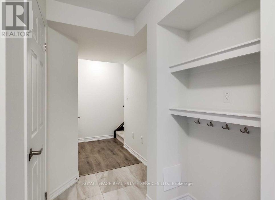 












998 BALSAM COURT

,
Milton,




Ontario
L9E1R5

