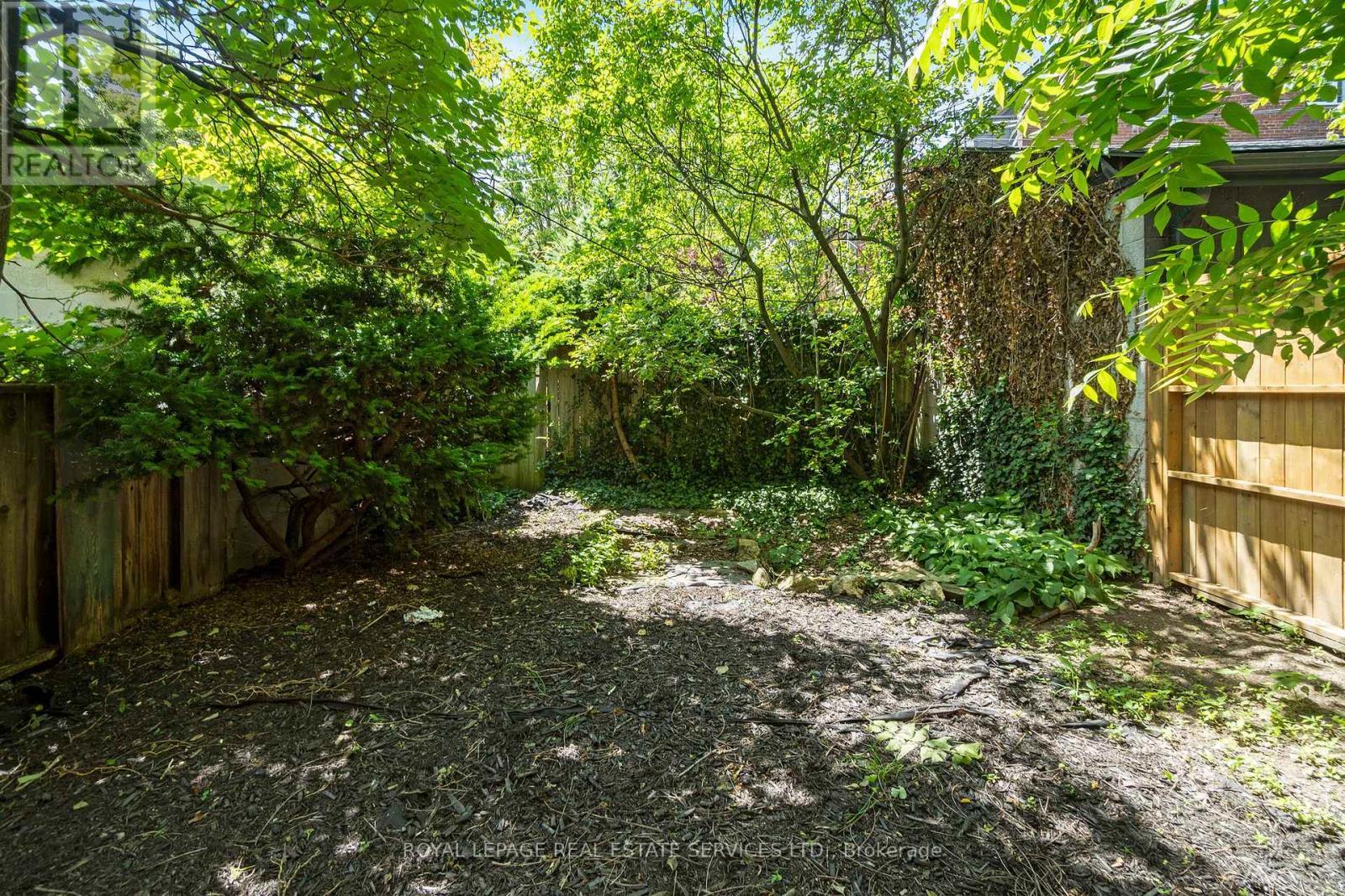 












62 LAKEVIEW AVENUE

,
Toronto,




Ontario
M6J3B3

