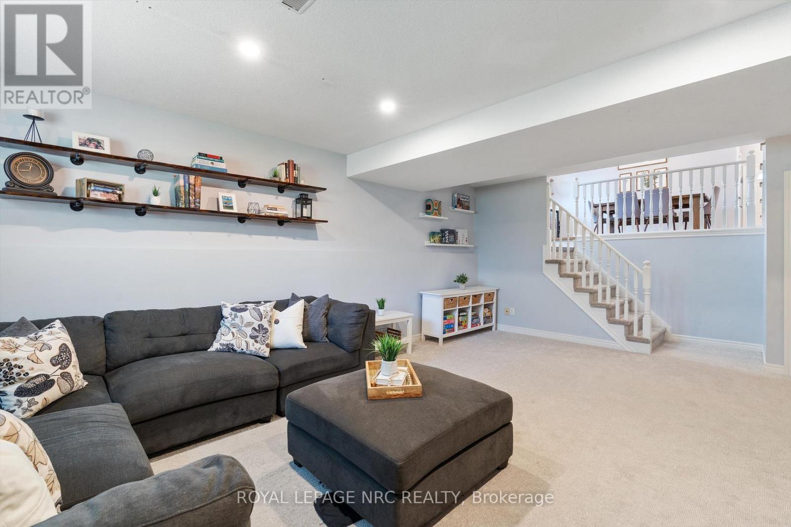 












162 VANSICKLE ROAD

,
St. Catharines (Rykert/Vansickle),




Ontario
L2S3W5


