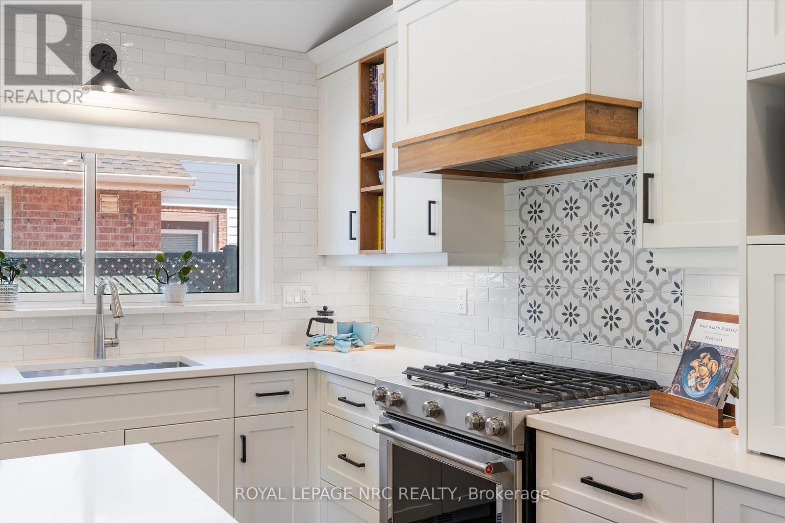 












162 VANSICKLE ROAD

,
St. Catharines (Rykert/Vansickle),




Ontario
L2S3W5

