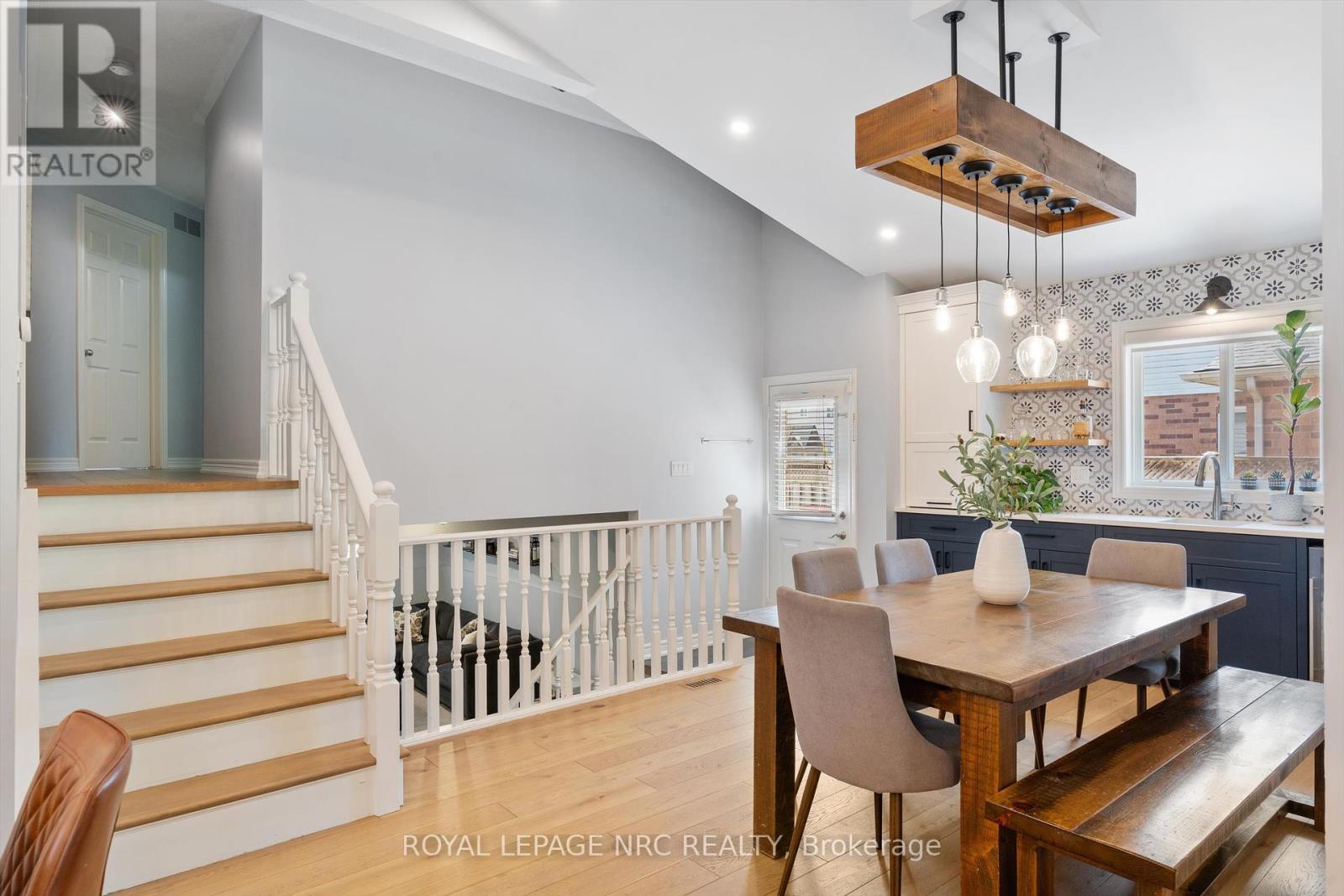 












162 VANSICKLE ROAD

,
St. Catharines (Rykert/Vansickle),




Ontario
L2S3W5

