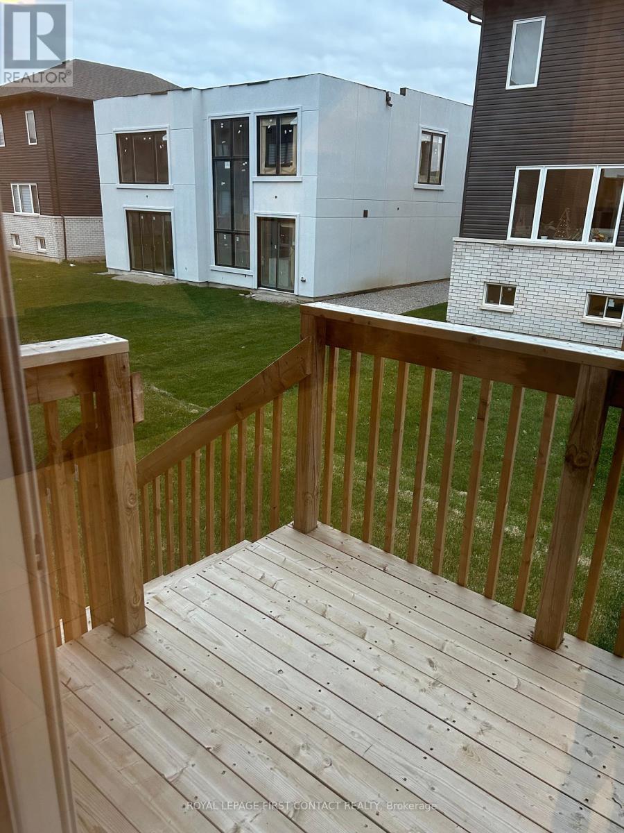 












3778 SUNBANK CRESCENT

,
Severn,




Ontario
L3V6H3

