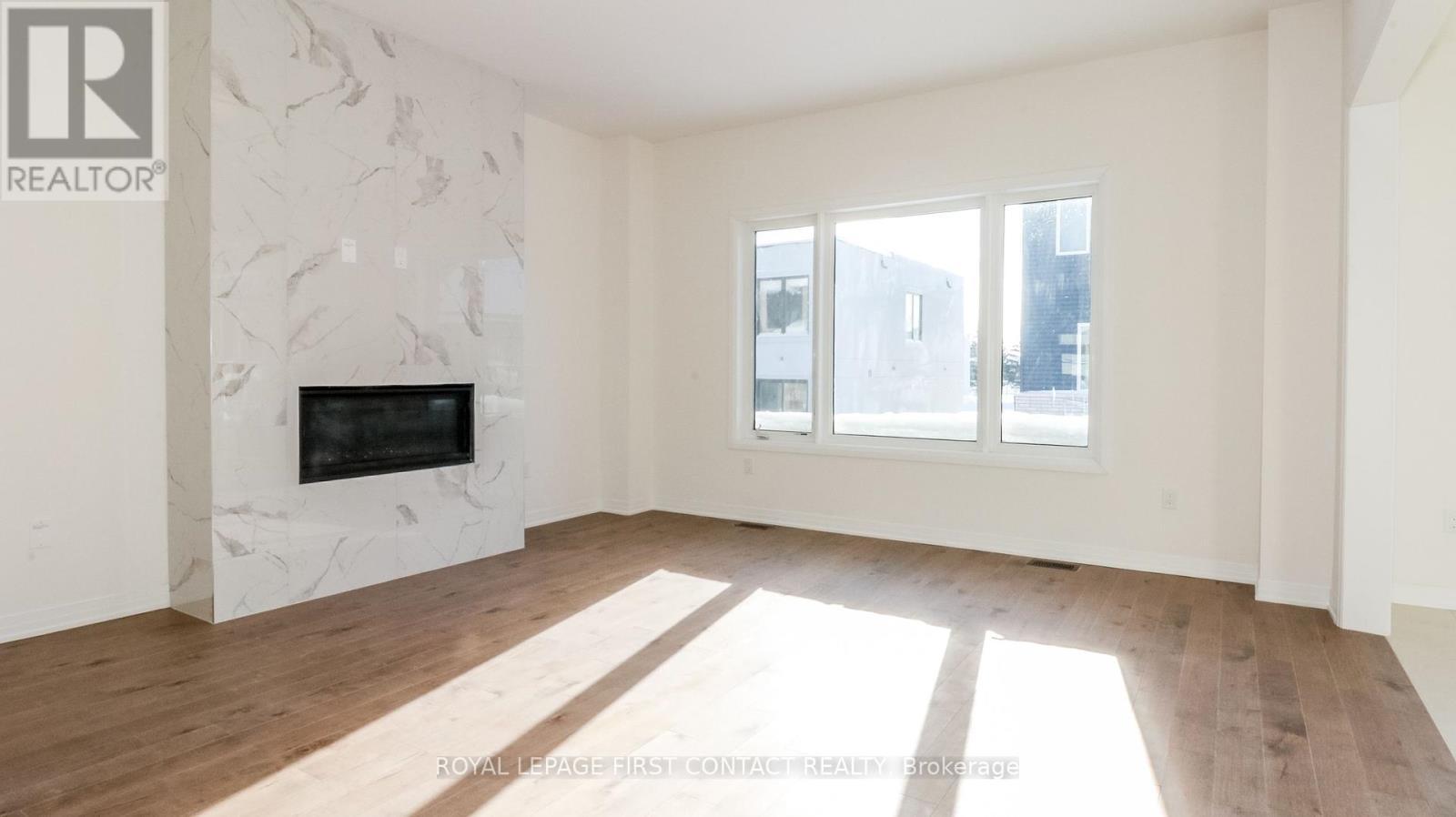 












3778 SUNBANK CRESCENT

,
Severn,




Ontario
L3V6H3

