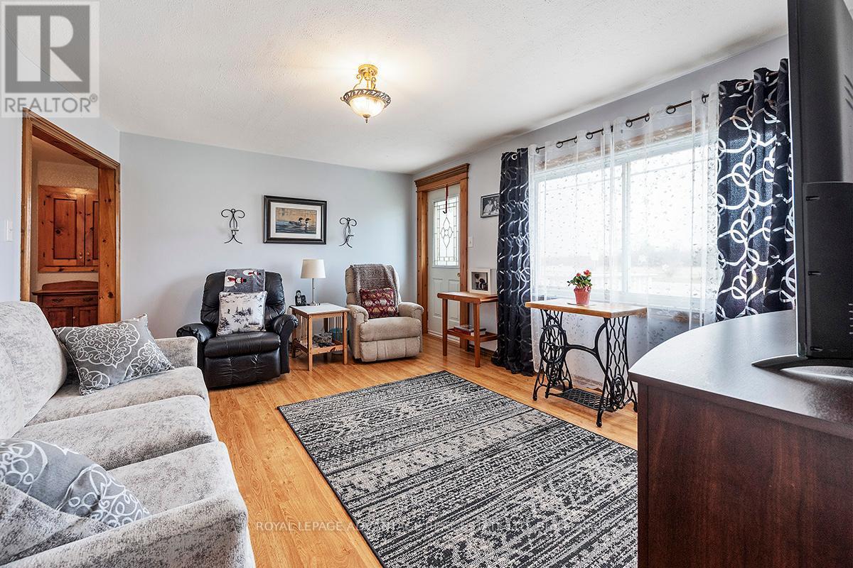 












2925 RIDEAU FERRY ROAD

,
Perth,




Ontario
K7H3C7

