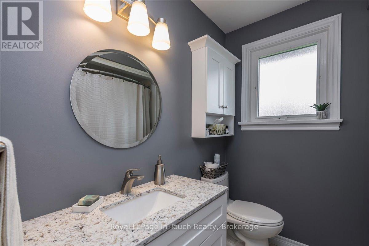 












296 JOHN STREET

,
Midland,




Ontario
L4R2J5

