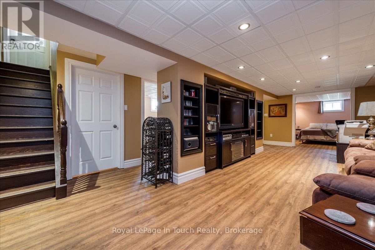 












296 JOHN STREET

,
Midland,




Ontario
L4R2J5

