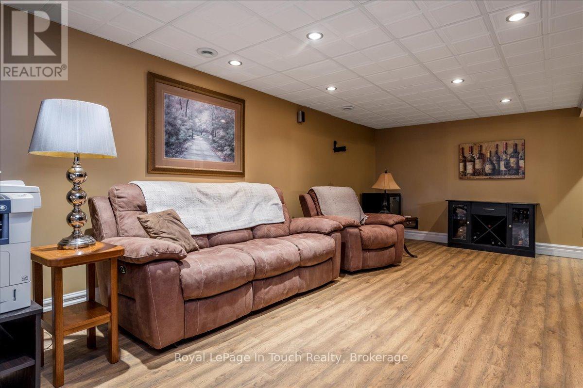 












296 JOHN STREET

,
Midland,




Ontario
L4R2J5

