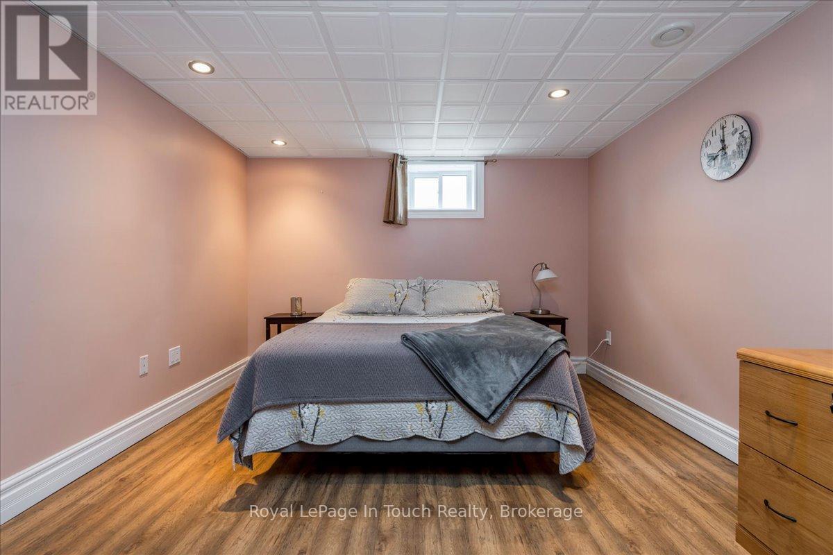 












296 JOHN STREET

,
Midland,




Ontario
L4R2J5

