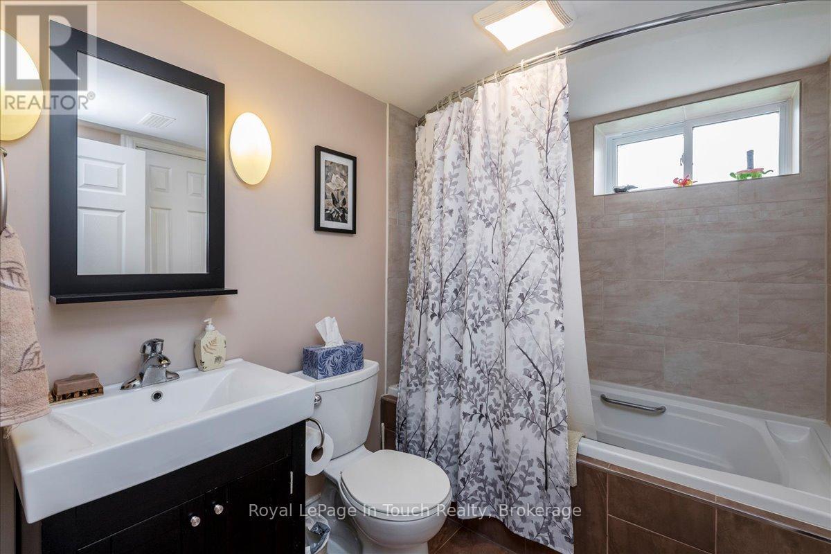 












296 JOHN STREET

,
Midland,




Ontario
L4R2J5

