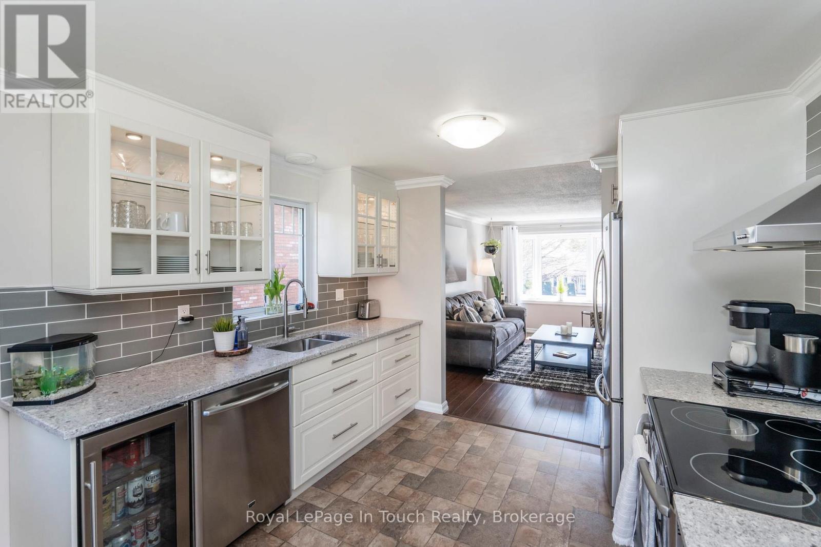 












362 GALLOWAY BOULEVARD

,
Midland,




Ontario
L4R5B2

