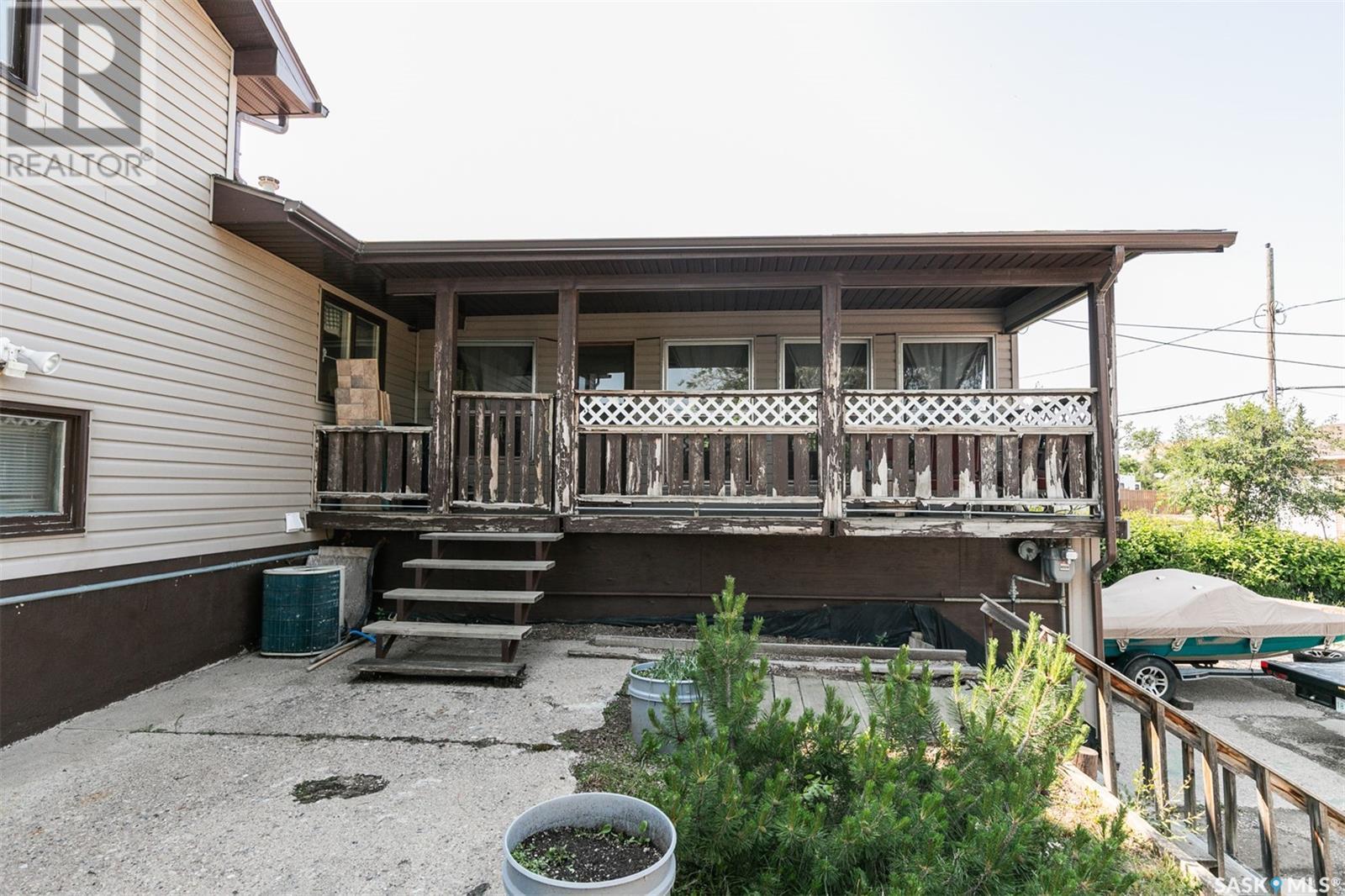 












330 Alberta AVENUE

,
Kerrobert,




Saskatchewan
S0L1R0

