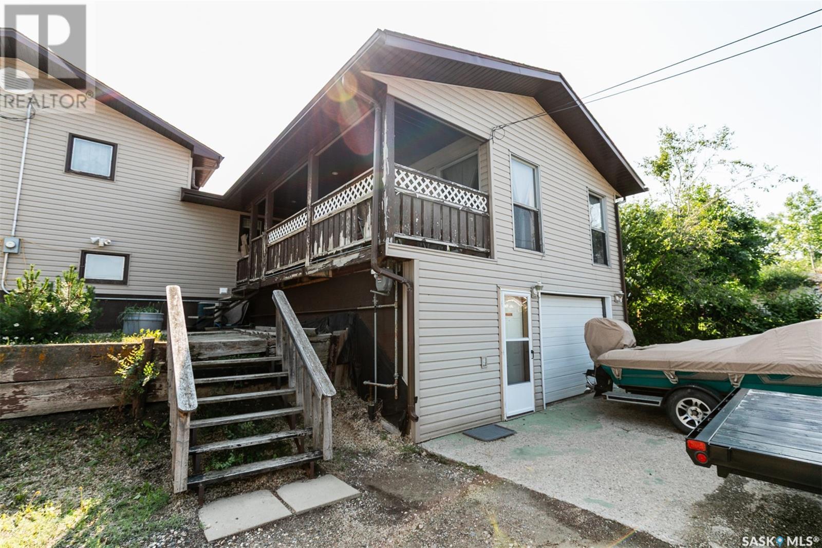 












330 Alberta AVENUE

,
Kerrobert,




Saskatchewan
S0L1R0

