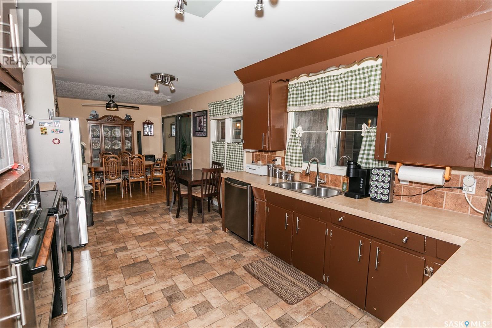 












330 Alberta AVENUE

,
Kerrobert,




Saskatchewan
S0L1R0

