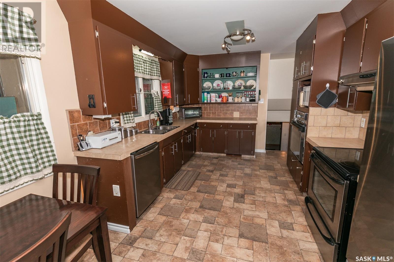 












330 Alberta AVENUE

,
Kerrobert,




Saskatchewan
S0L1R0

