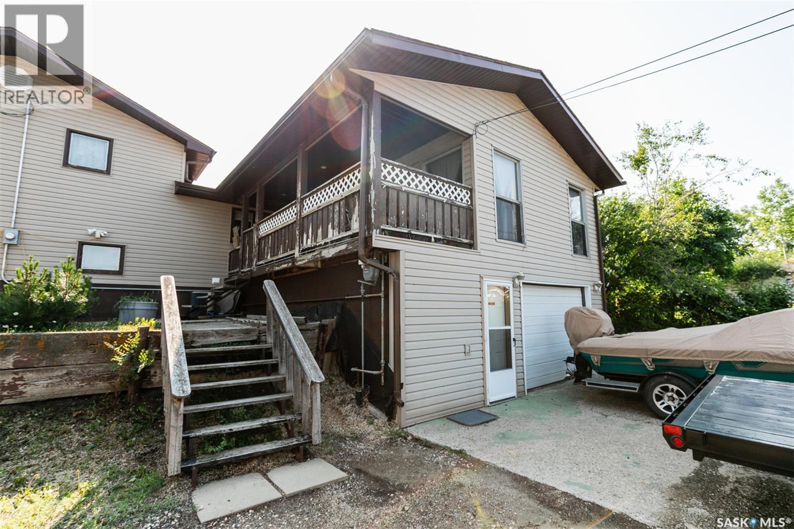 












330 Alberta AVENUE

,
Kerrobert,




Saskatchewan
S0L1R0

