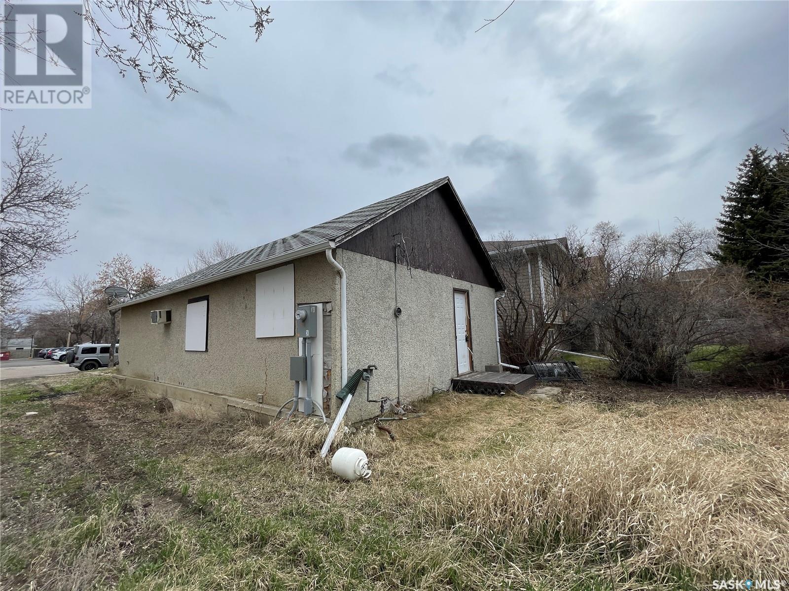 












204 3rd AVENUE W

,
Kindersley,







Saskatchewan
S0L1S0

