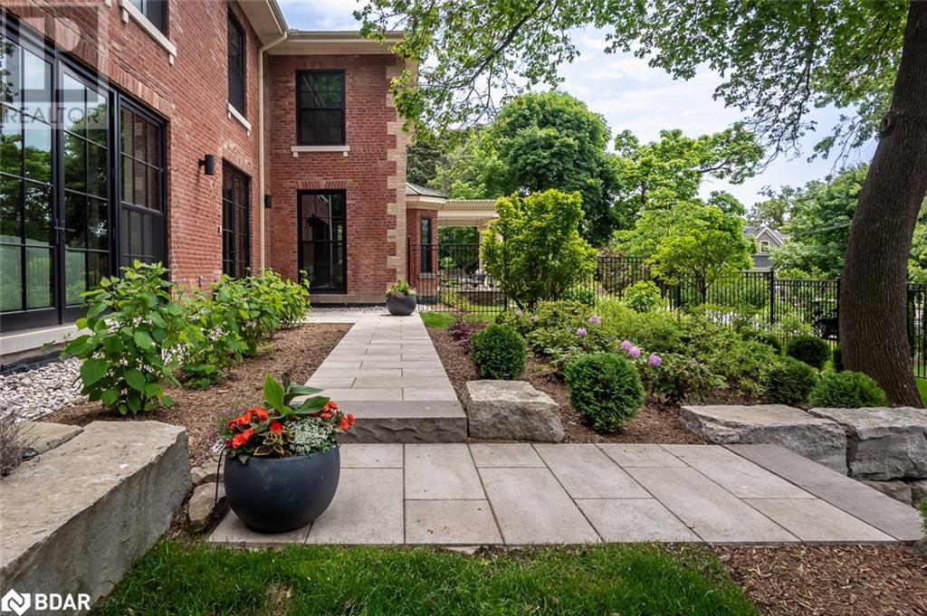 












57 VICTORIA Street

,
Milton,




Ontario
L9T1S6

